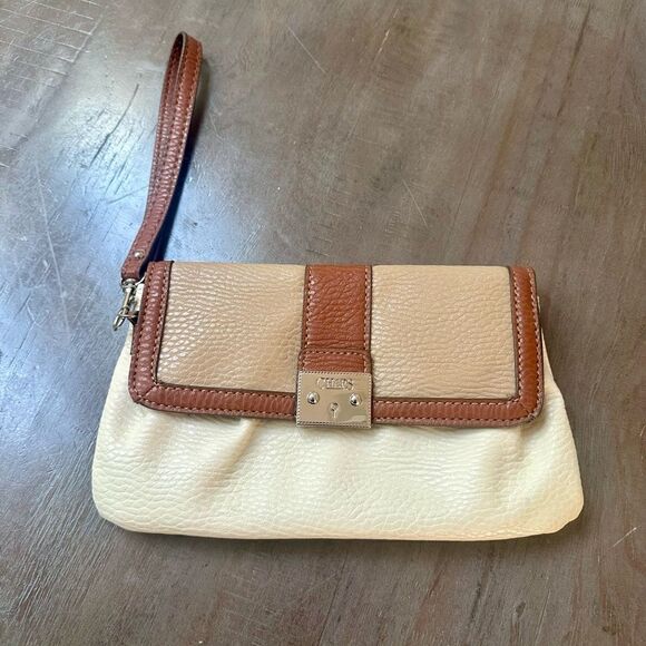 Chaps Marisa, color block wristlet. - Picture 6 of 6